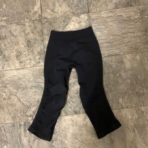 Lululemon athletica black cropped leggings size 4